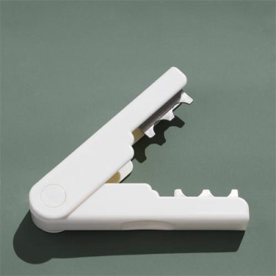 PINZAS DE METAL PARA LIMPIAR TALLOS. - Blanco