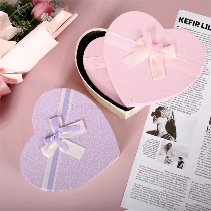 3 CAJAS CORAZON CON MOÑO.