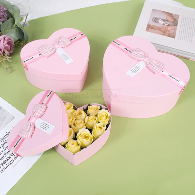 cajas florales en forma de corazon