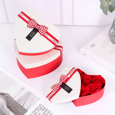 CAJAS FLORALES EN FORMA DE CORAZÓN